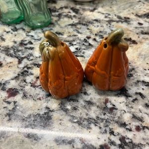 Pumpkin/Gord salt and pepper shakers
